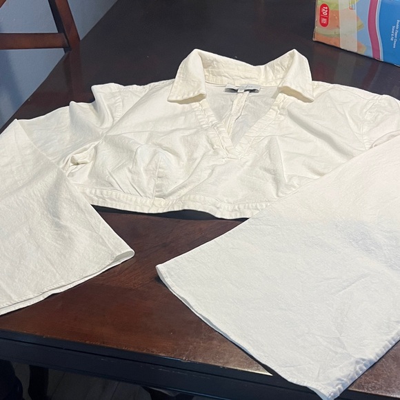 L Acndemie Tops - Women's Cream V-Neck Crop Top with Collar